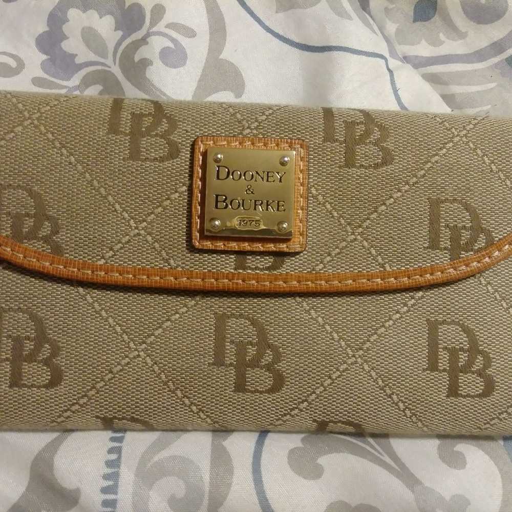 Dooney and bourke wallet